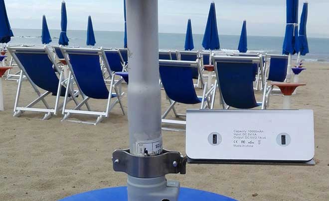 POWER BANK CON SUPPORTO, IN ACCIAIO INOX, PER OMBRELLONE NOVITA’ TUTTA ITALIANA