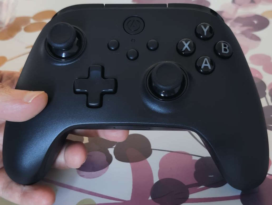 PowerA OPS v1 Pad Cloud/PC: Un Gioco di Qualità Senza Compromessi.
