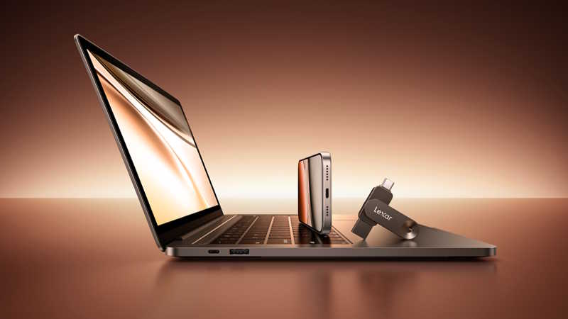 Lexar JumpDrive D500, la chiavetta dual connector è ora disponibile in Italia