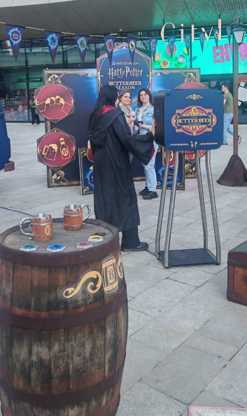 A Milano si festeggiano i 25 anni di Harry Potter con il Gelato Ispirato alla Burrobirra. Domani si replica a Bologna