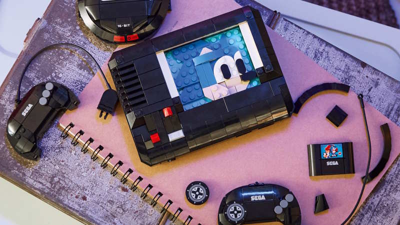 LEGO e SEGA riportano in vita il mito del Mega Drive: annunciato il nuovo set da collezione dedicato alla storica console