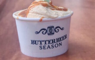 A Milano si festeggiano i 25 anni di Harry Potter con il Gelato Ispirato alla Burrobirra.