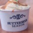 A Milano si festeggiano i 25 anni di Harry Potter con il Gelato Ispirato alla Burrobirra.