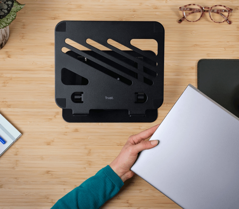Trust Zeff Sopralzo Recensione: supporto ideale per laptop