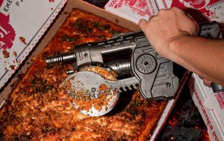 Gears of War, arriva il tagliapizza ufficiale a forma di Lancer!