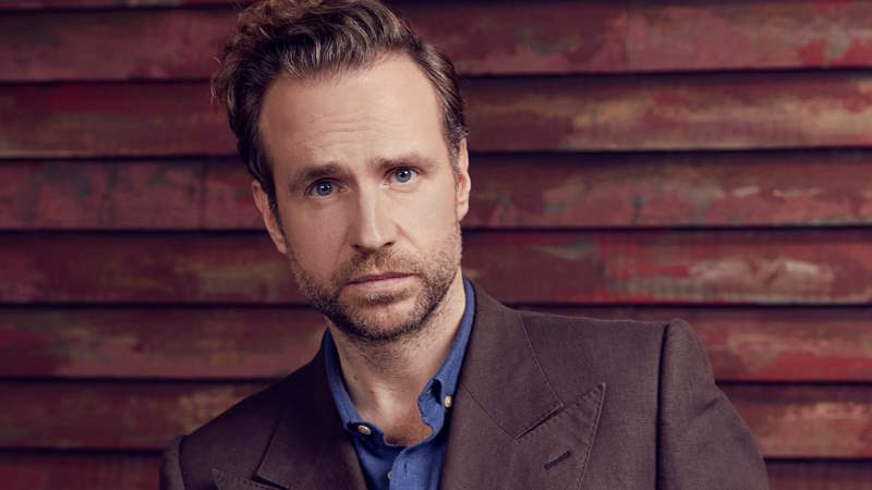 Harry Potter: Rafe Spall sarà Arthur Weasley nella serie TV HBO