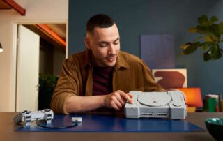 LEGO PlayStation: la console che ha fatto la storia del gaming diventa un set da 1.911 pezzi