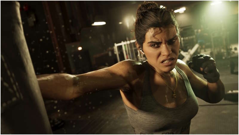 Lucia si allena al sacco in uno screenshot ufficiale di GTA VI. Fonte Rockstar Games e PlayStation.