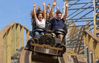 MagicLand presenta DURANGO: la nuova, spettacolare montagna russa in legno che porterà la corsa all’oro nel cuore del Parco