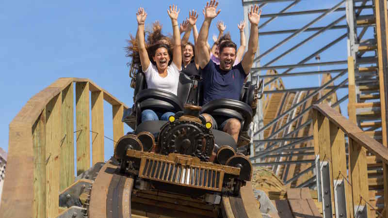 MagicLand presenta DURANGO: la nuova, spettacolare montagna russa in legno che porterà la corsa all’oro nel cuore del Parco
