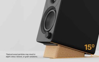 Creative XF1, il sughero fa la differenza: meno risonanze sulla scrivania e audio orientato verso di te